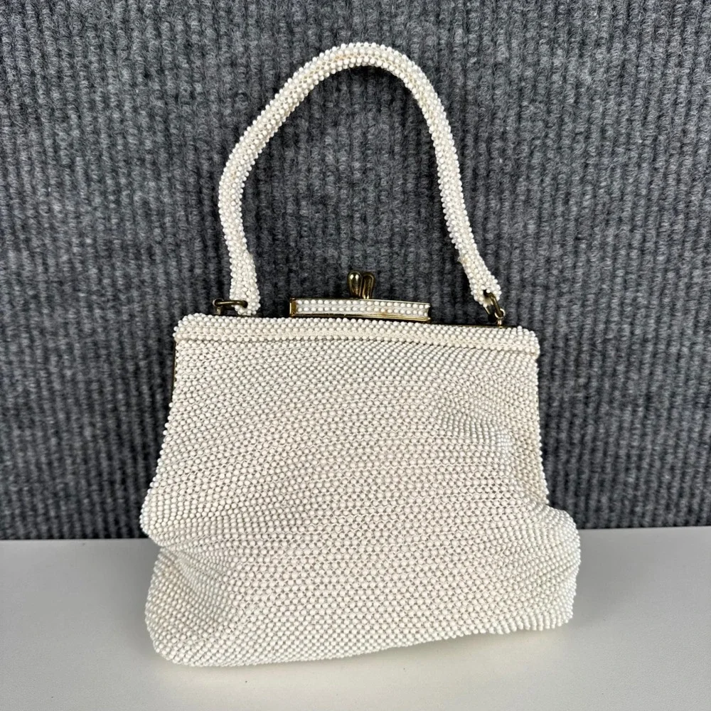 Lumured Vintage Beaded Handbag‎ Ivory White Made in Italy Kiss Lock Evening Bag